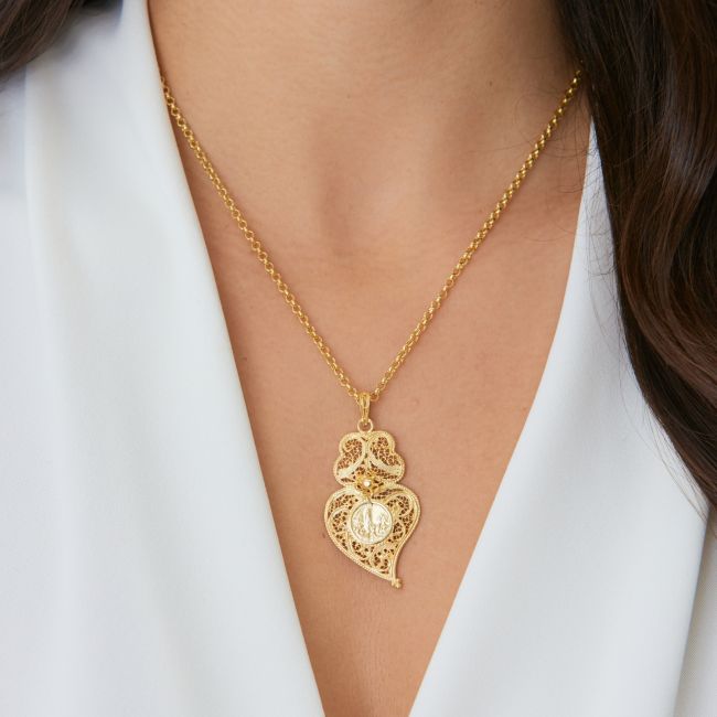 Collar Corazón de Viana con Fátima de Plata Bañada en Oro 