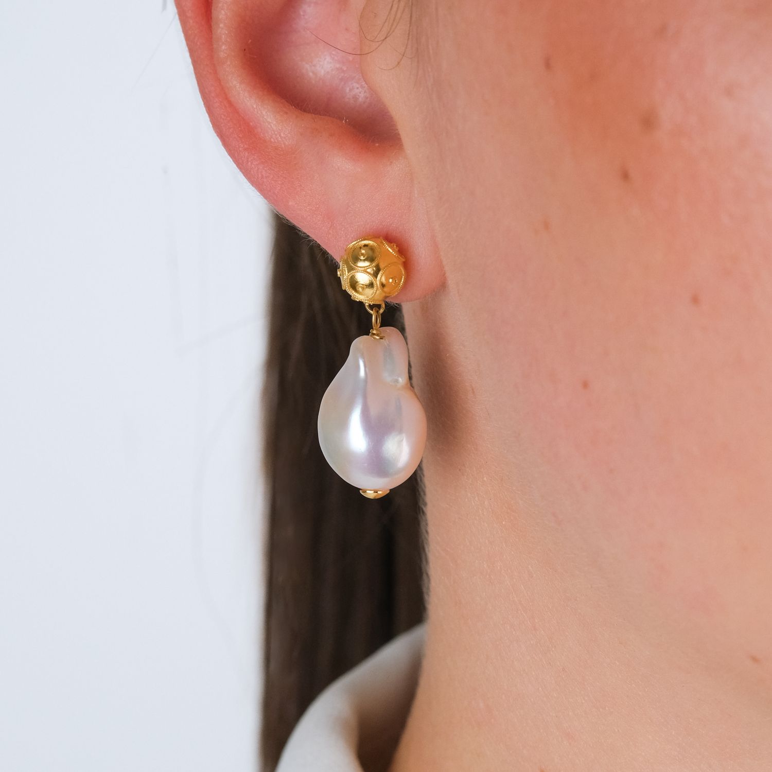 Earrings Viana's Conta in 19,2Kt Gold with Baroque Pearls 