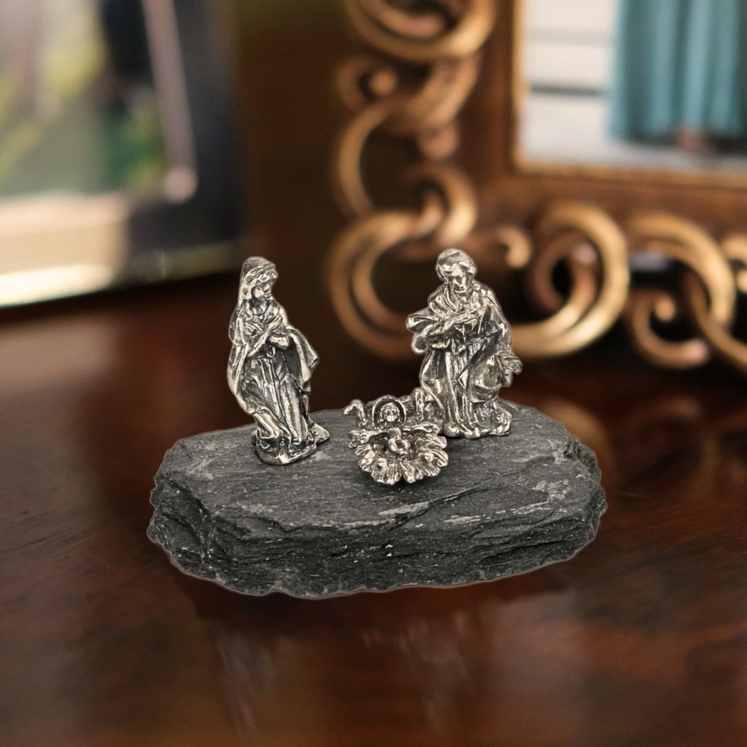 Nativity Scene of the Holy Family in Silver 