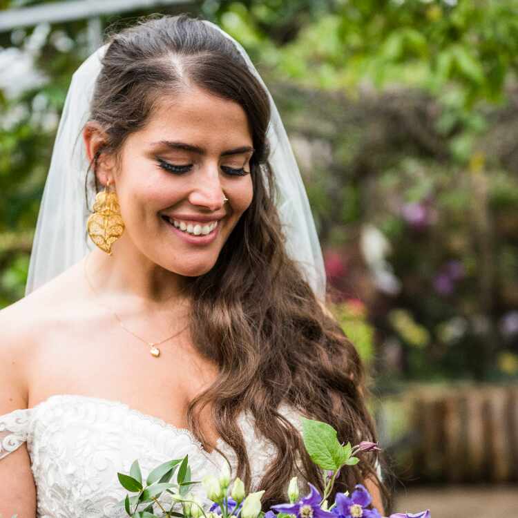 Bride with Viana Heart Earring