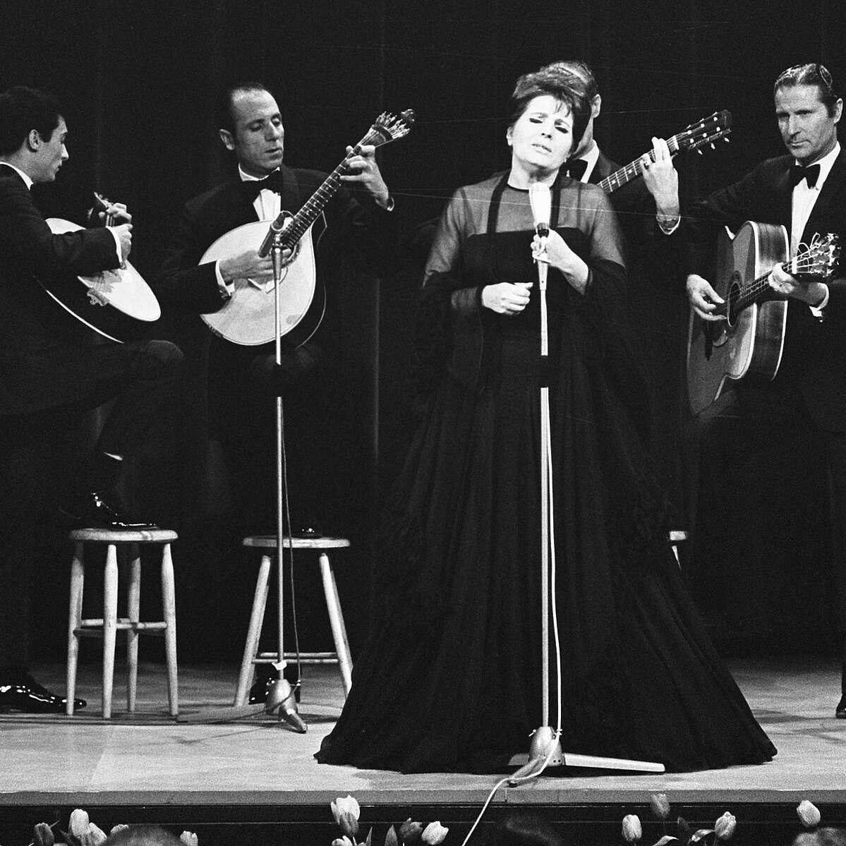 Amalia Rodrigues and Portuguese Guitars Live